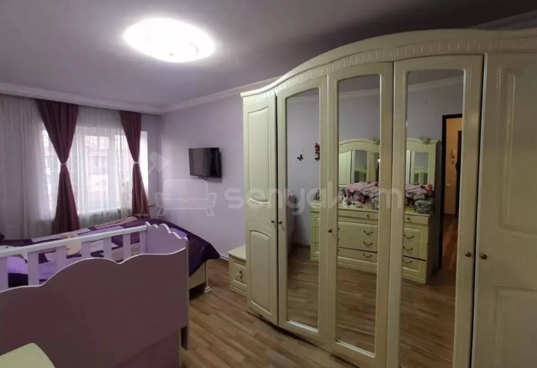 3 Սենյականոց Բնակարան Քարե Շենքում, 76քմ, 5/5 հարկ, Կապիտալ Վերանորոգված