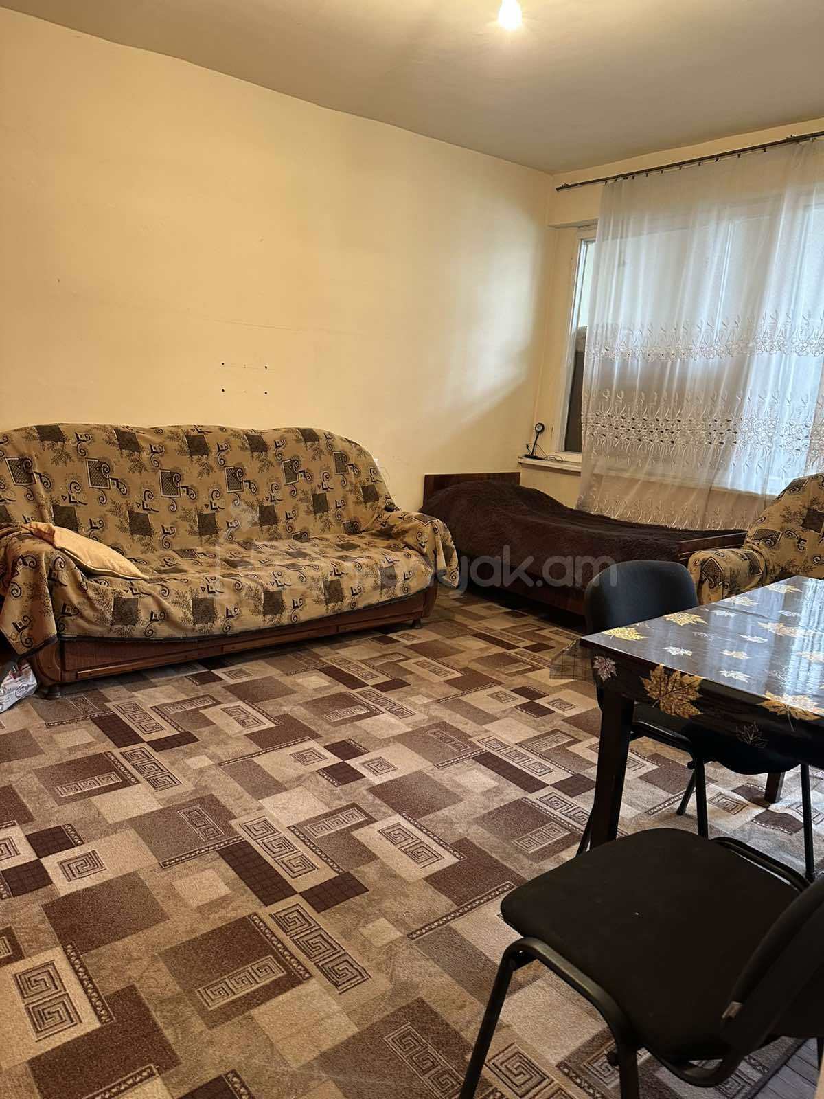 2 Սենյականոց Բնակարան Քարե Շենքում, 54քմ, 2/4 հարկ, Նորմալ Վիճակում, Կահավորված