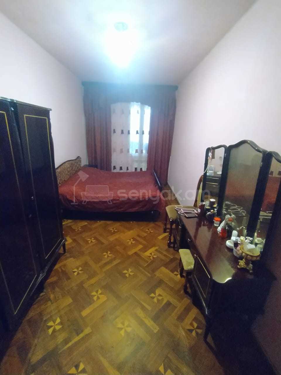 4 Սենյականոց Բնակարան Քարե Շենքում, 100քմ, 5/5 հարկ, Նորմալ Վիճակում
