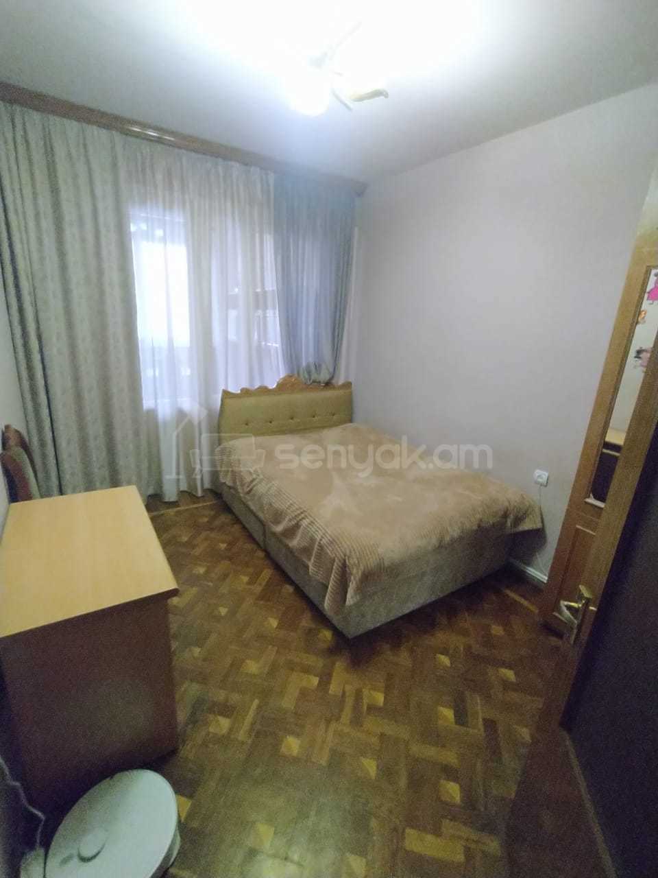 4 Սենյականոց Բնակարան Քարե Շենքում, 100քմ, 5/5 հարկ, Նորմալ Վիճակում