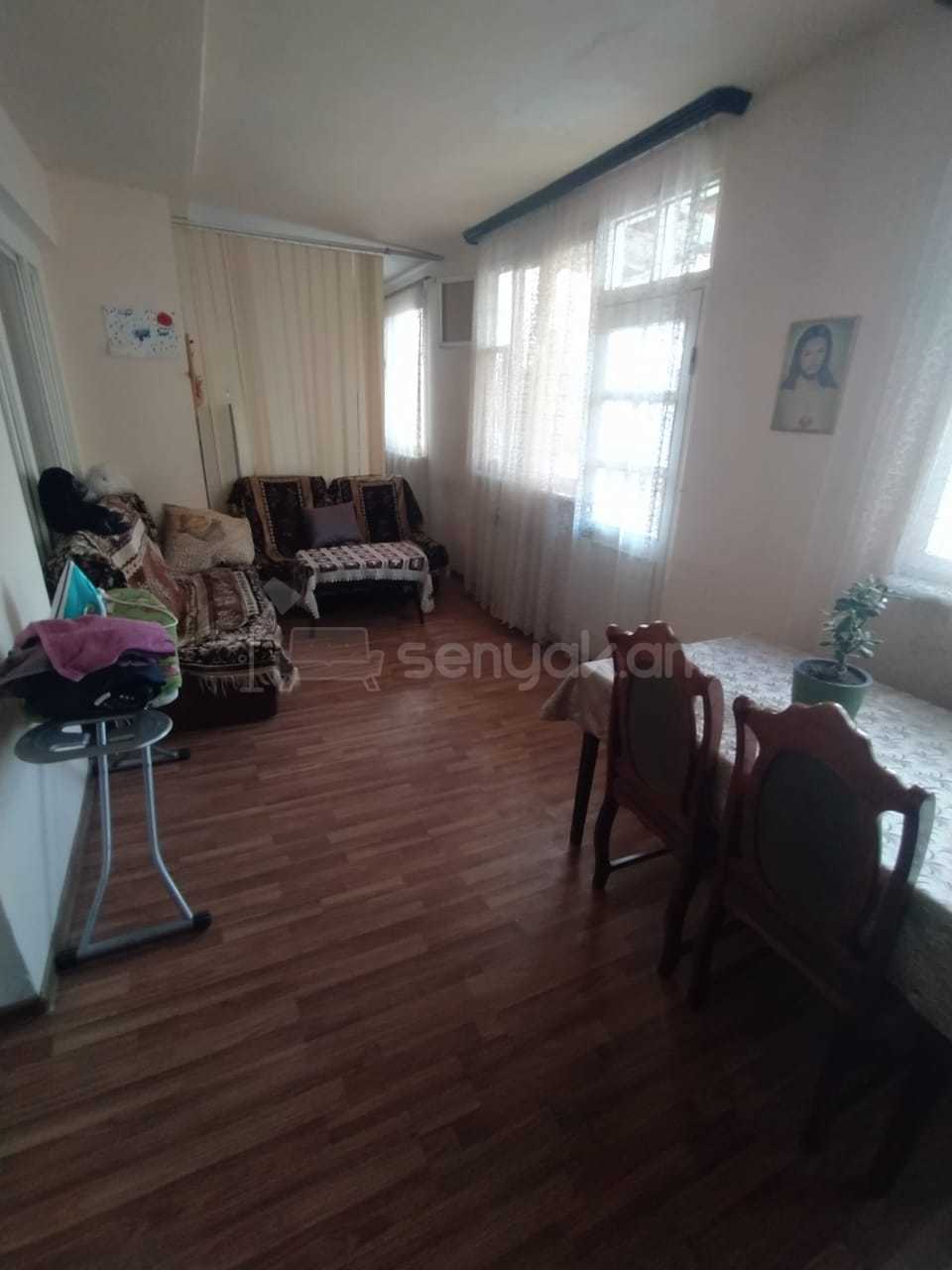 4 Սենյականոց Բնակարան Քարե Շենքում, 100քմ, 5/5 հարկ, Նորմալ Վիճակում