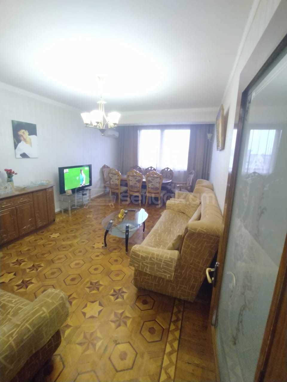 4 Սենյականոց Բնակարան Քարե Շենքում, 100քմ, 5/5 հարկ, Նորմալ Վիճակում