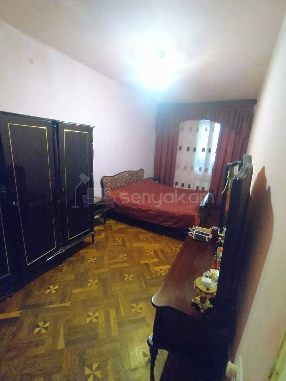 4 Սենյականոց Բնակարան Քարե Շենքում, 100քմ, 5/5 հարկ, Նորմալ Վիճակում