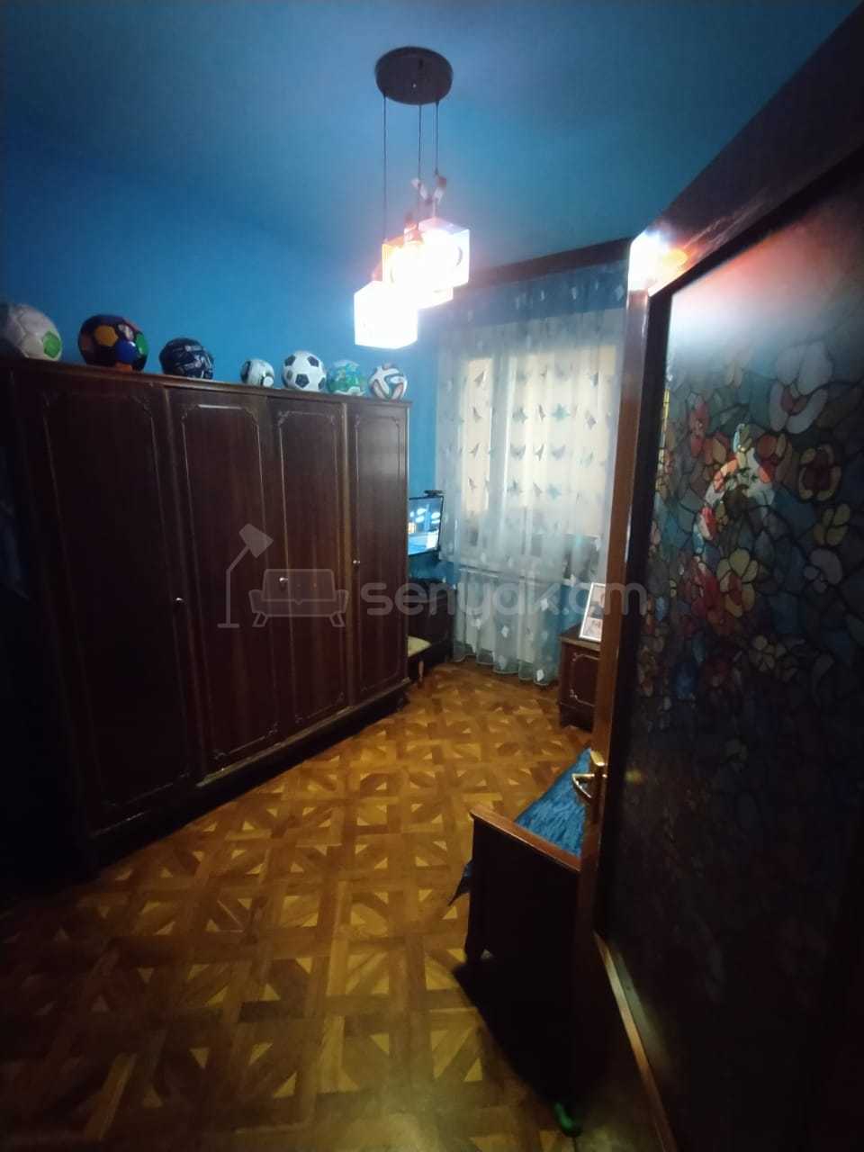 4 Սենյականոց Բնակարան Քարե Շենքում, 100քմ, 5/5 հարկ, Նորմալ Վիճակում