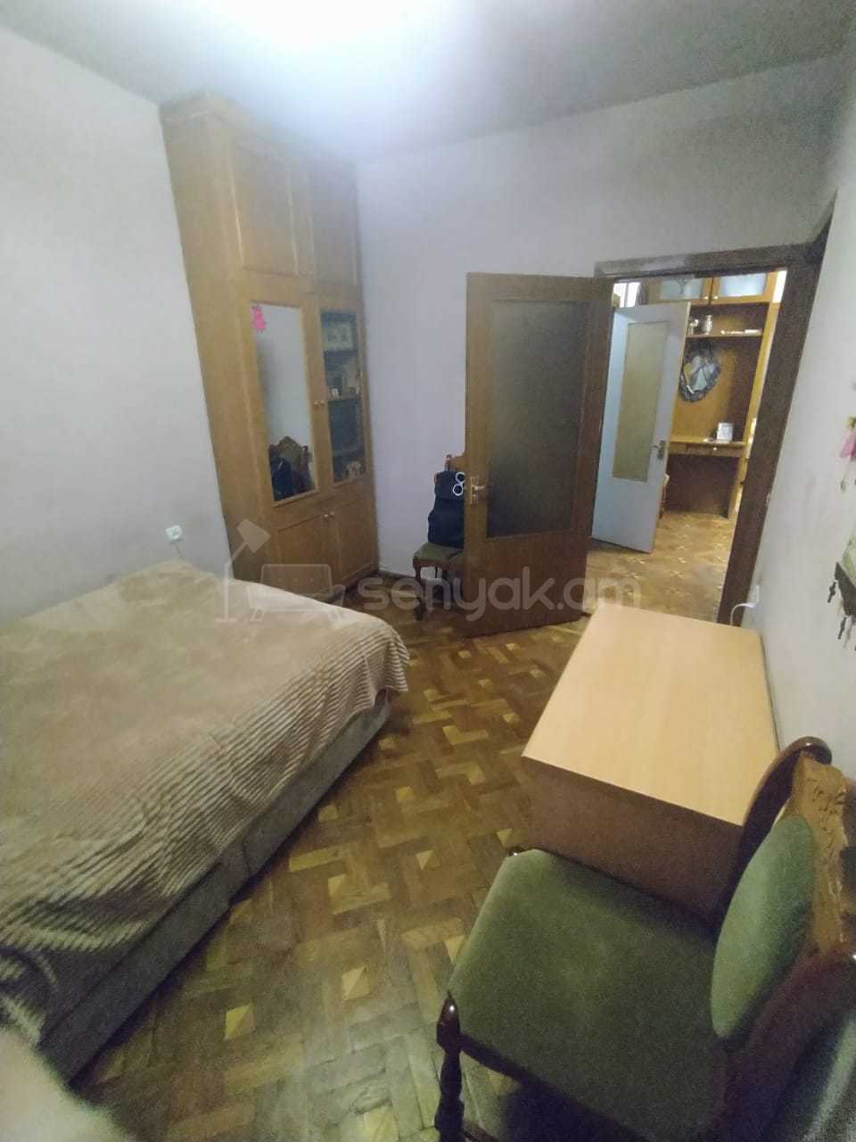 4 Սենյականոց Բնակարան Քարե Շենքում, 100քմ, 5/5 հարկ, Նորմալ Վիճակում