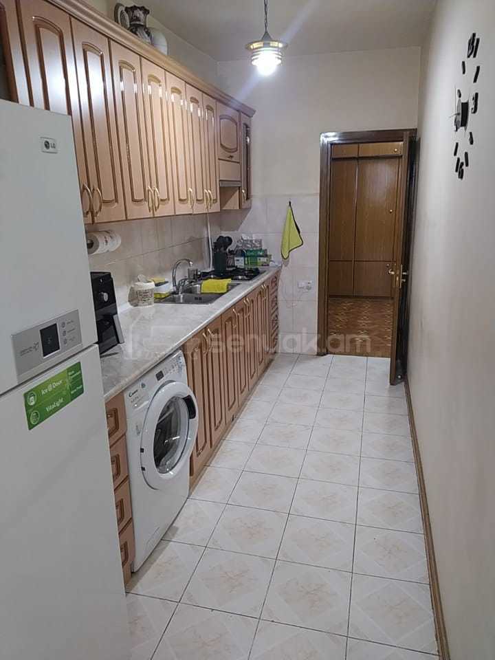 4 Սենյականոց Բնակարան Քարե Շենքում, 100քմ, 5/5 հարկ, Նորմալ Վիճակում