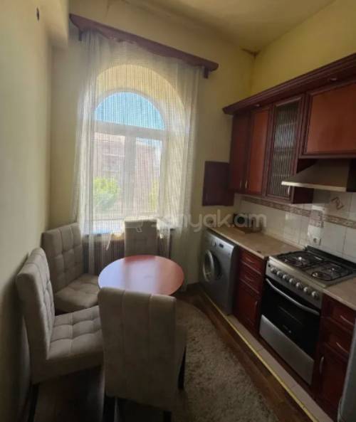 2 Սենյականոց Բնակարան Քարե Շենքում, 58քմ, 4/4 հարկ, Կապիտալ Վերանորոգված, Կահավորված, Արևկող