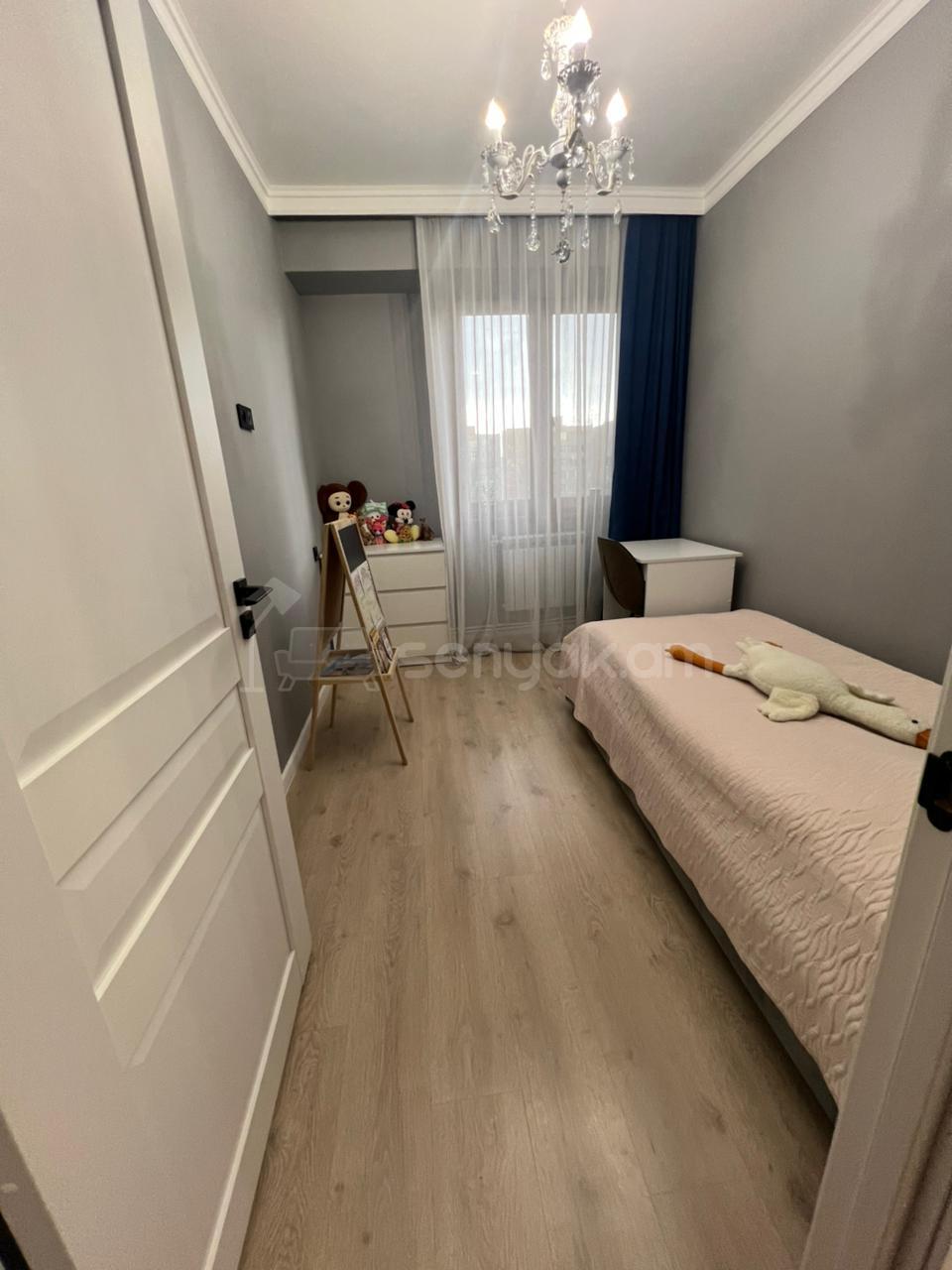 4 Սենյականոց Բնակարան, 90քմ, 6/9 հարկ, Նորմալ Վիճակում