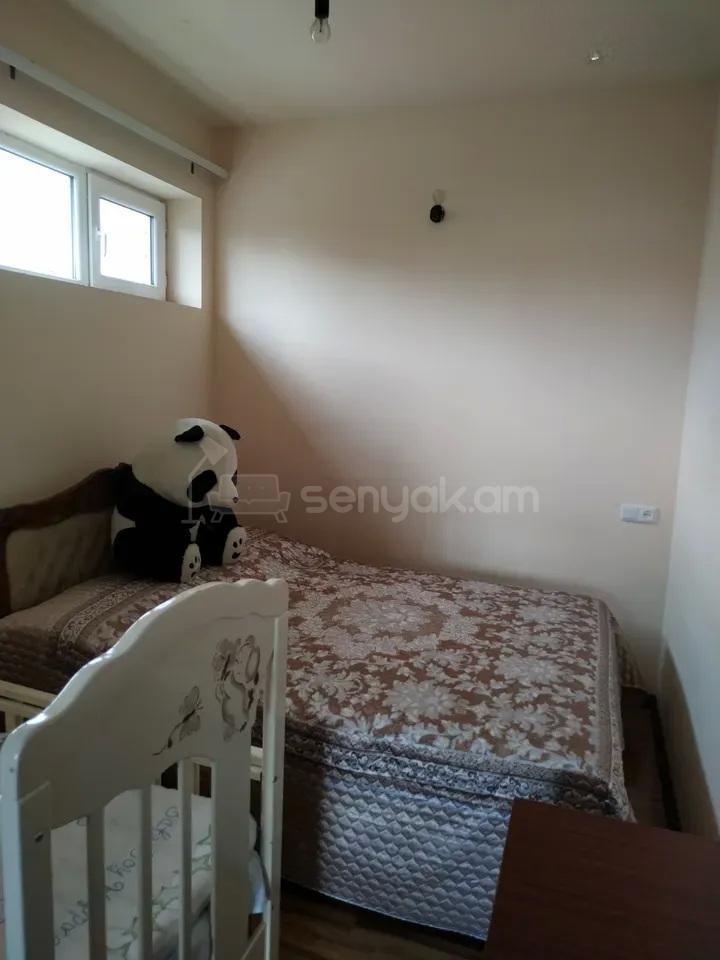 1 Սենյականոց Բնակարան Քարե Շենքում, 48քմ, 5/5 հարկ, Կապիտալ Վերանորոգված