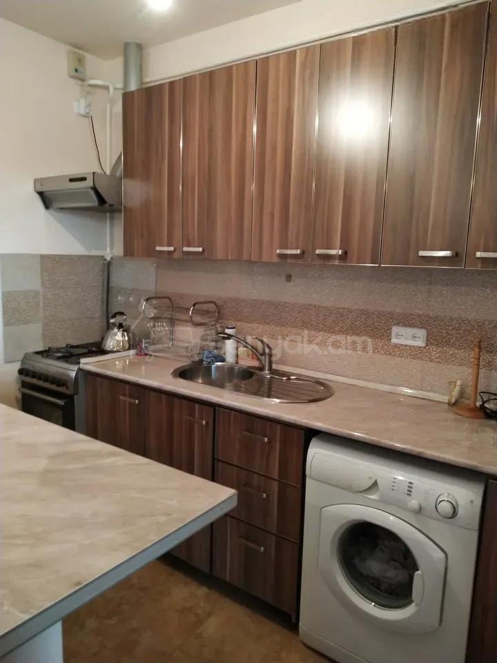 1 Սենյականոց Բնակարան Քարե Շենքում, 48քմ, 5/5 հարկ, Կապիտալ Վերանորոգված
