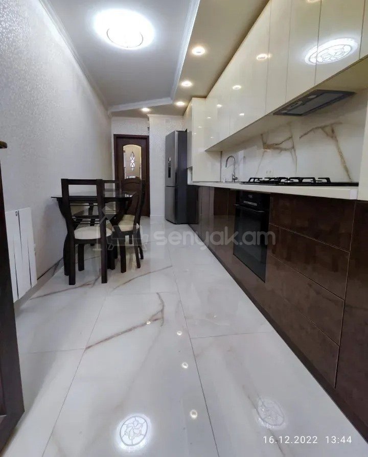 3 Սենյականոց Բնակարան Քարե Շենքում, 97քմ, 4/8 հարկ, Կապիտալ Վերանորոգված, Կահավորված, Արևկող