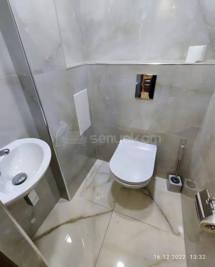 3 Սենյականոց Բնակարան Քարե Շենքում, 97քմ, 4/8 հարկ, Կապիտալ Վերանորոգված, Կահավորված, Արևկող