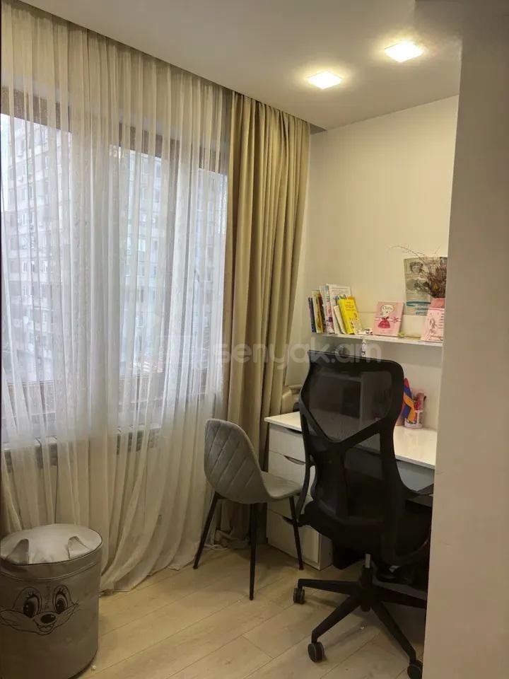 3 Սենյականոց Բնակարան, 94քմ, 4/12 հարկ, Կապիտալ Վերանորոգված