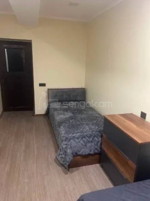 3 Սենյականոց Բնակարան Քարե Շենքում, 70քմ, 1/4 հարկ, Դիզայներական Վերանորոգված, Կահավորված, Արևկող