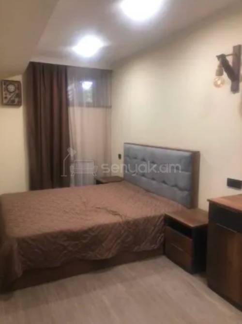 3 Սենյականոց Բնակարան Քարե Շենքում, 70քմ, 1/4 հարկ, Դիզայներական Վերանորոգված, Կահավորված, Արևկող
