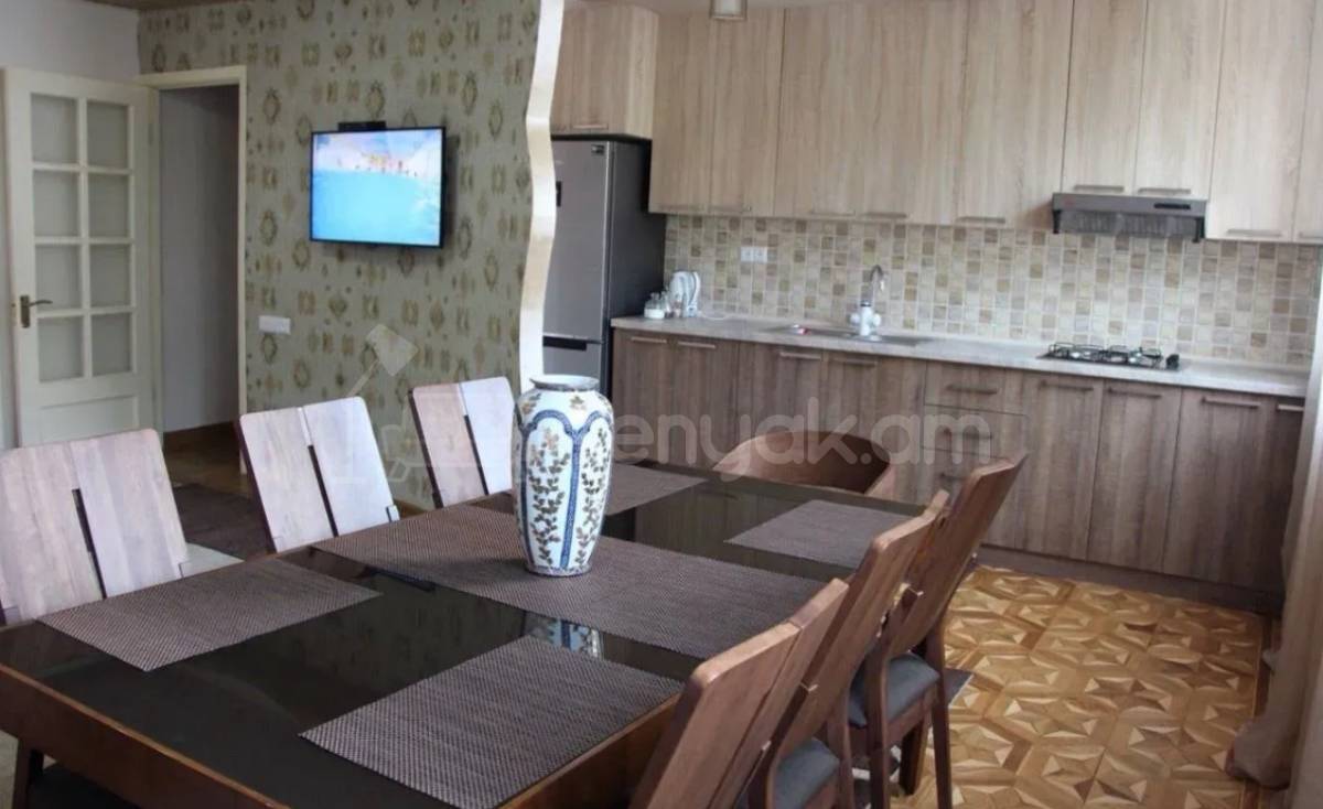 2 Սենյականոց Բնակարան Քարե Շենքում, 52քմ, 1/9 հարկ, Դիզայներական Վերանորոգված, Կահավորված, Արևկող