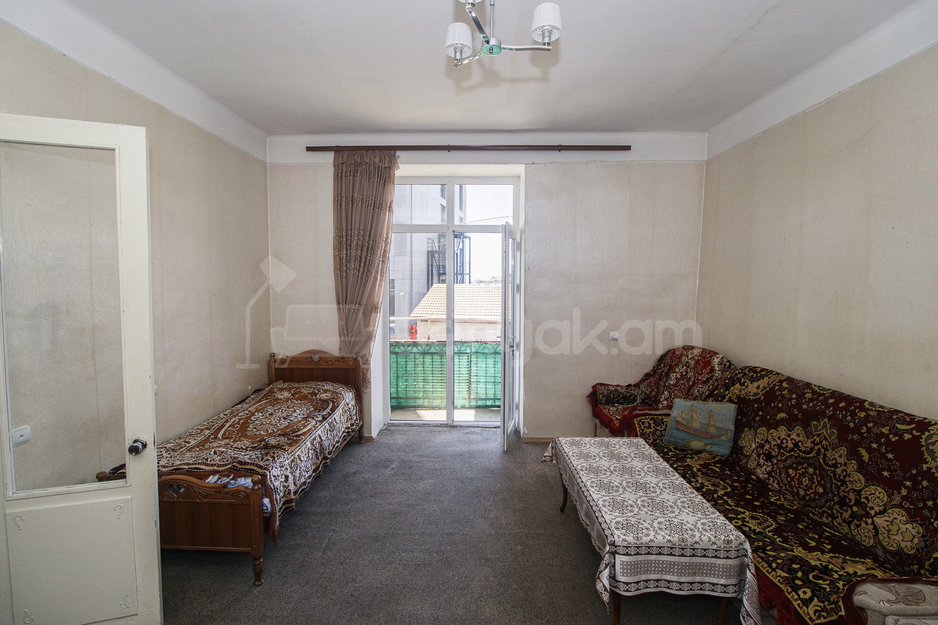 1 Սենյականոց Բնակարան Քարե Շենքում, 37քմ, 2/4 հարկ, Պետական Վիճակում