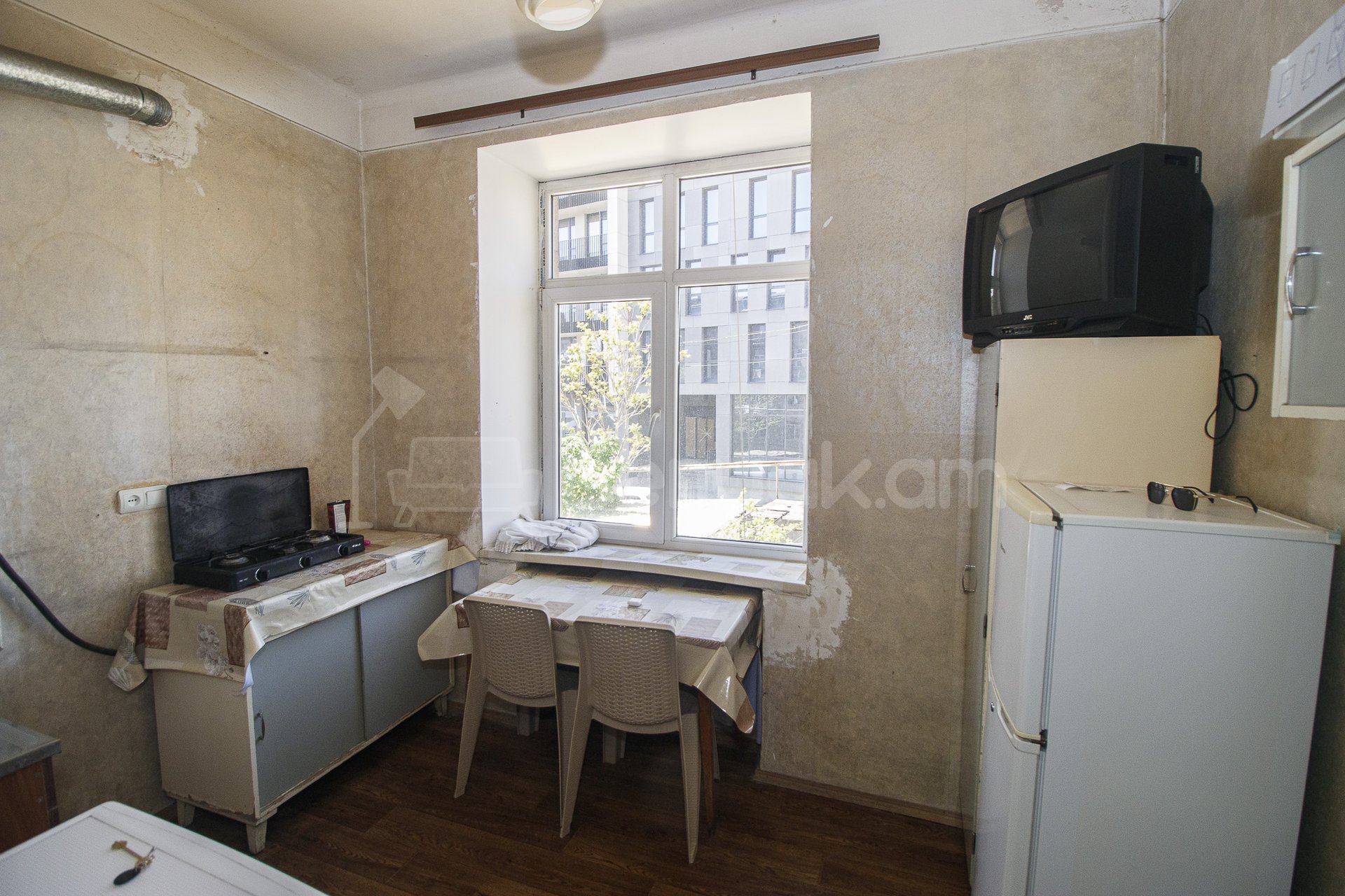 1 Սենյականոց Բնակարան Քարե Շենքում, 37քմ, 2/4 հարկ, Պետական Վիճակում
