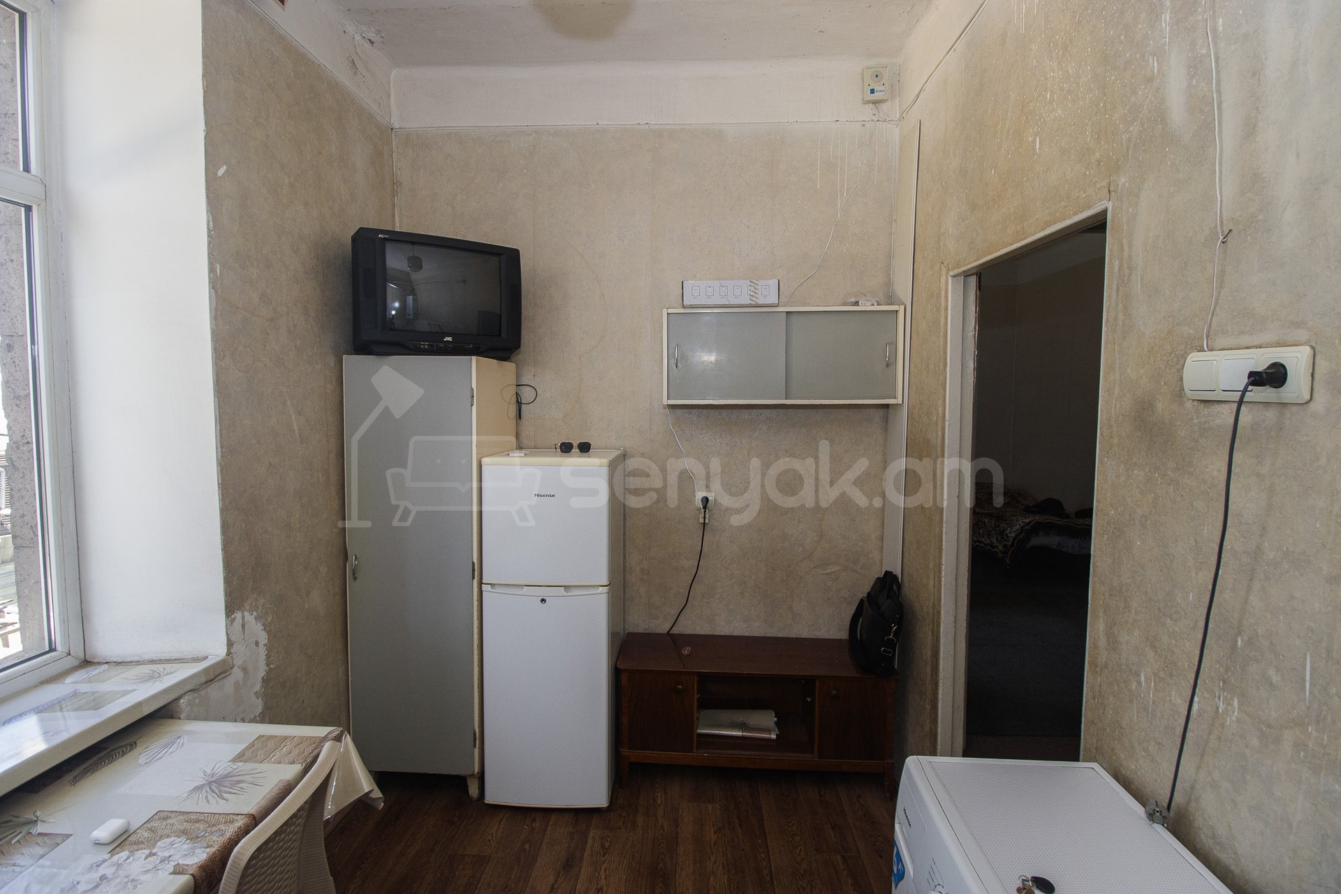 1 Սենյականոց Բնակարան Քարե Շենքում, 37քմ, 2/4 հարկ, Պետական Վիճակում