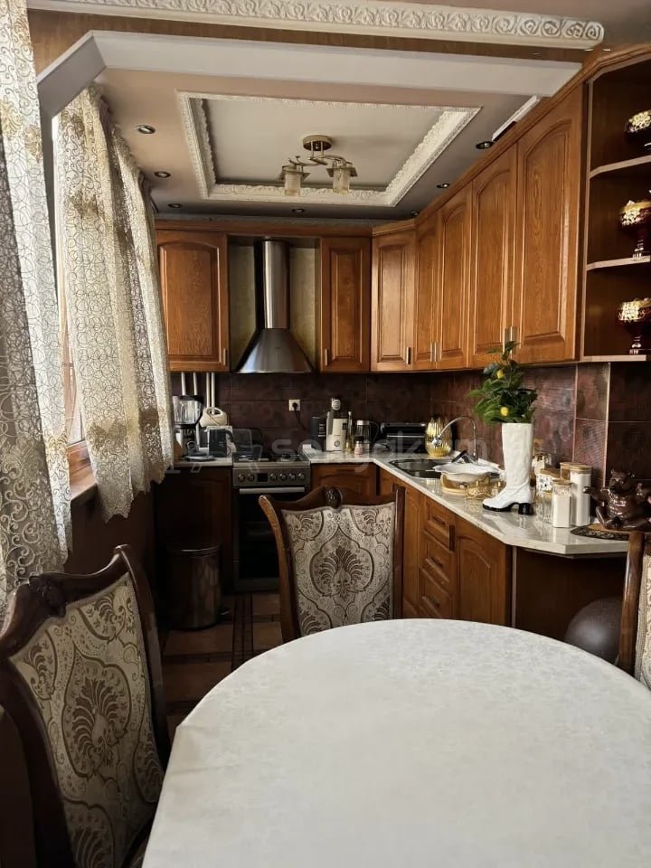 3 Սենյականոց Բնակարան Քարե Շենքում, 80քմ, 2/5 հարկ, Դիզայներական Վերանորոգված