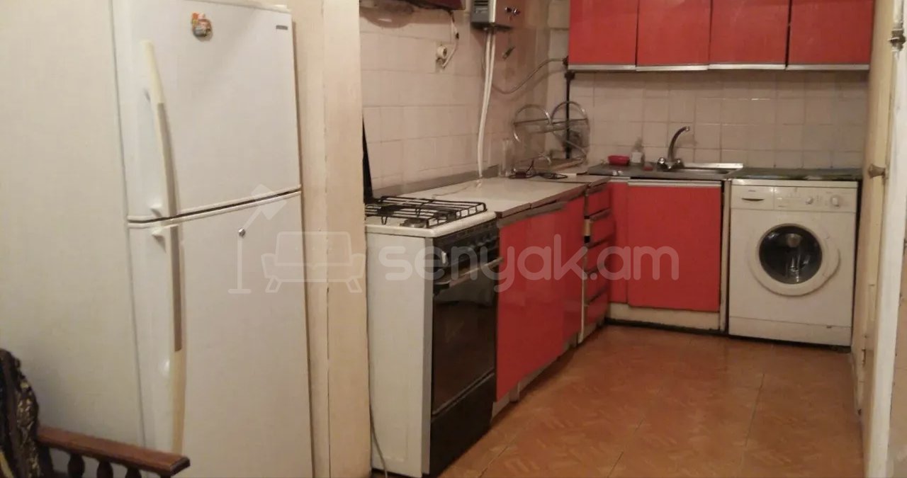 3 Սենյականոց Բնակարան Քարե Շենքում, 65քմ, 1/1 հարկ, Նորմալ Վիճակում, Կահավորված
