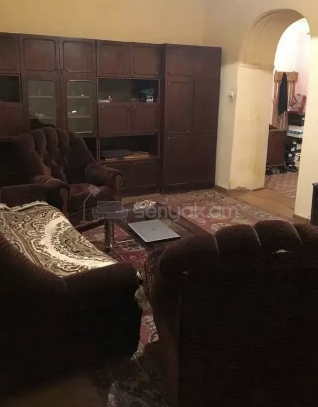 3 Սենյականոց Բնակարան Քարե Շենքում, 65քմ, 1/1 հարկ, Նորմալ Վիճակում, Կահավորված