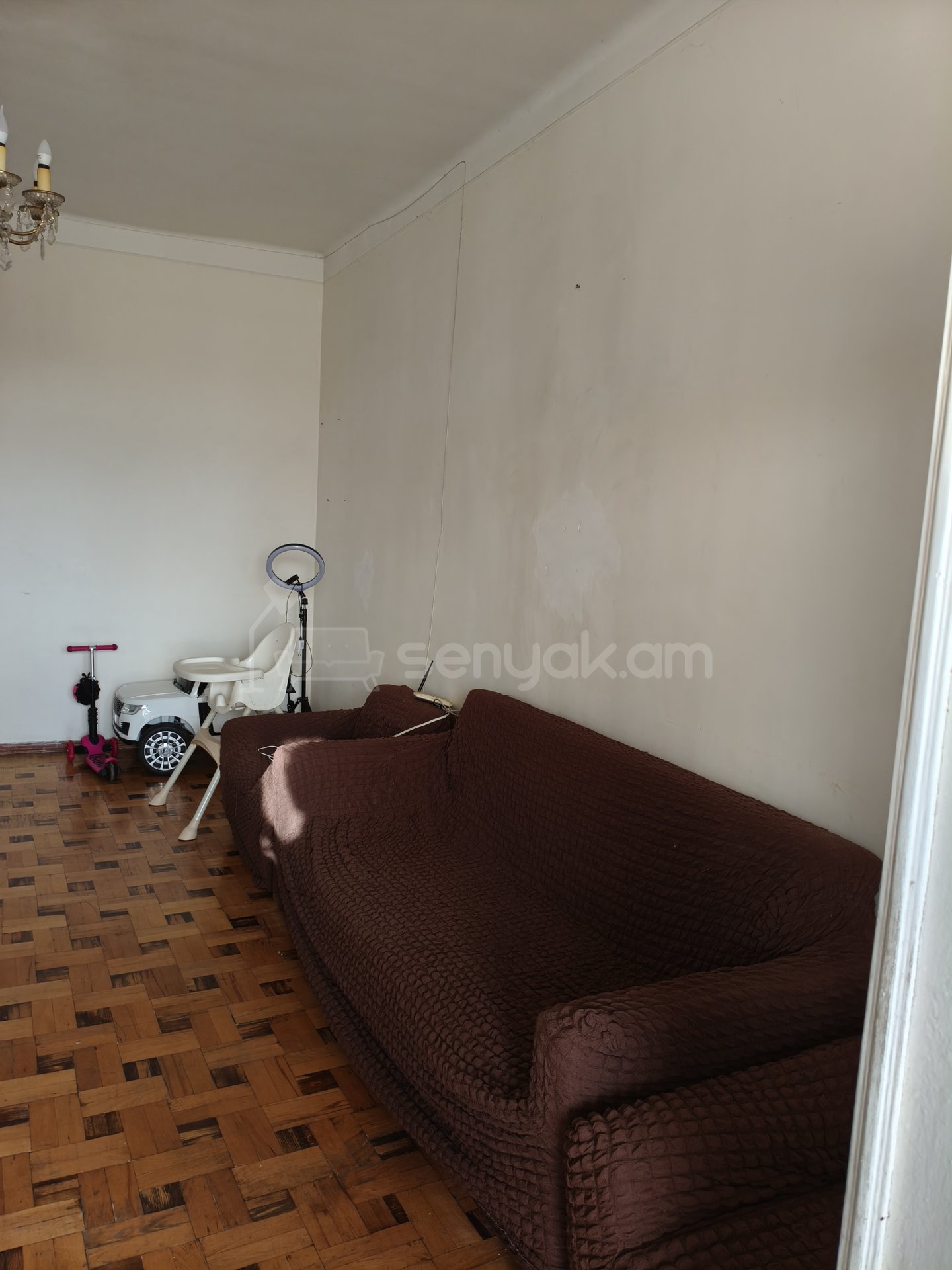 3 Սենյականոց Բնակարան Քարե Շենքում, 56քմ, 3/5 հարկ, Նորմալ Վիճակում, Կահավորված, Արևկող