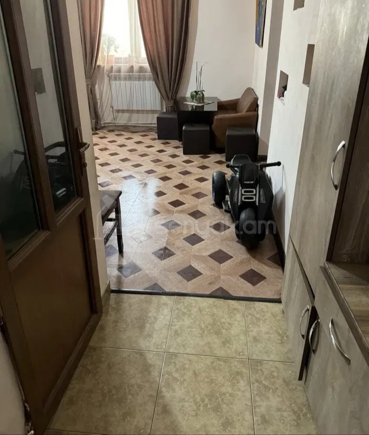 2 Սենյականոց Բնակարան Քարե Շենքում, 54քմ, 3/5 հարկ, Կապիտալ Վերանորոգված, Կահավորված