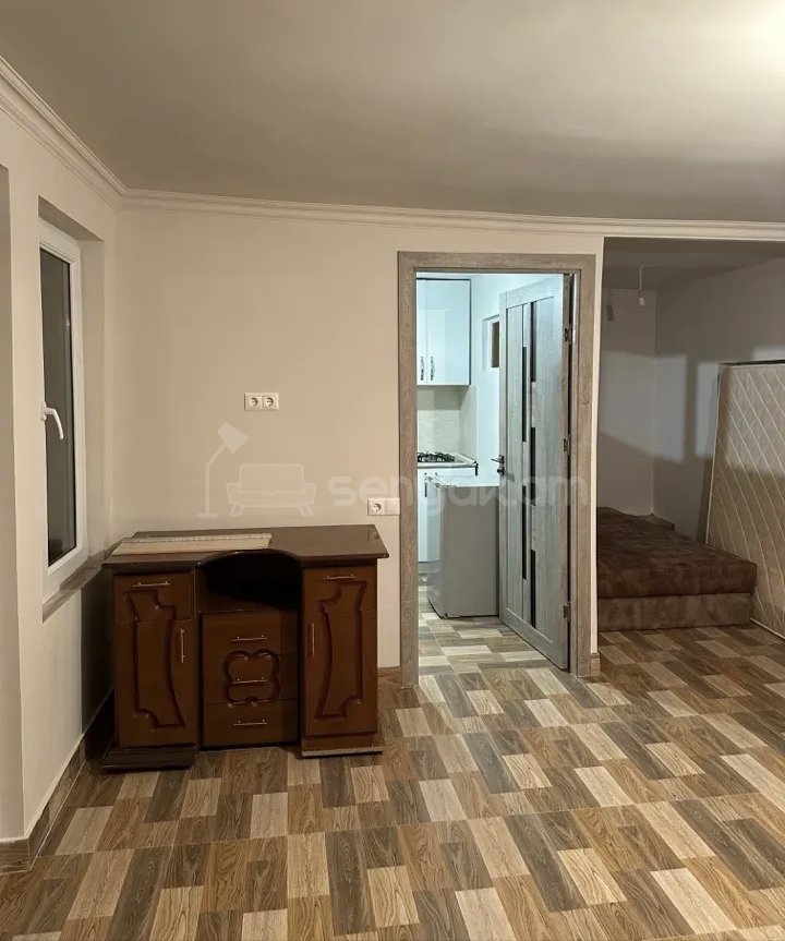 1 Սենյականոց Բնակարան Քարե Շենքում, 45քմ, 1/1 հարկ, Կապիտալ Վերանորոգված, Կահավորված