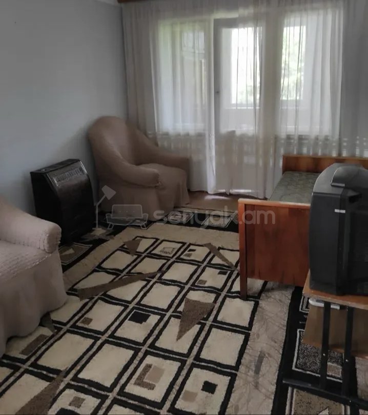 1 Սենյականոց Բնակարան Քարե Շենքում, 42քմ, 2/4 հարկ, Նորմալ Վիճակում, Կահավորված