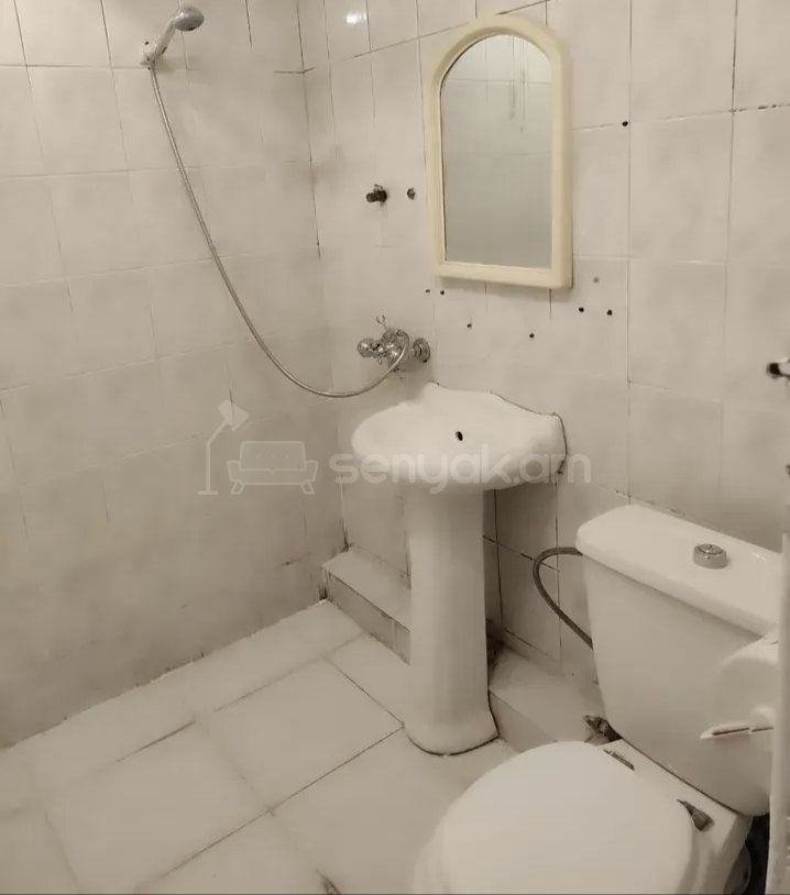 1 Սենյականոց Բնակարան Քարե Շենքում, 42քմ, 2/4 հարկ, Նորմալ Վիճակում, Կահավորված