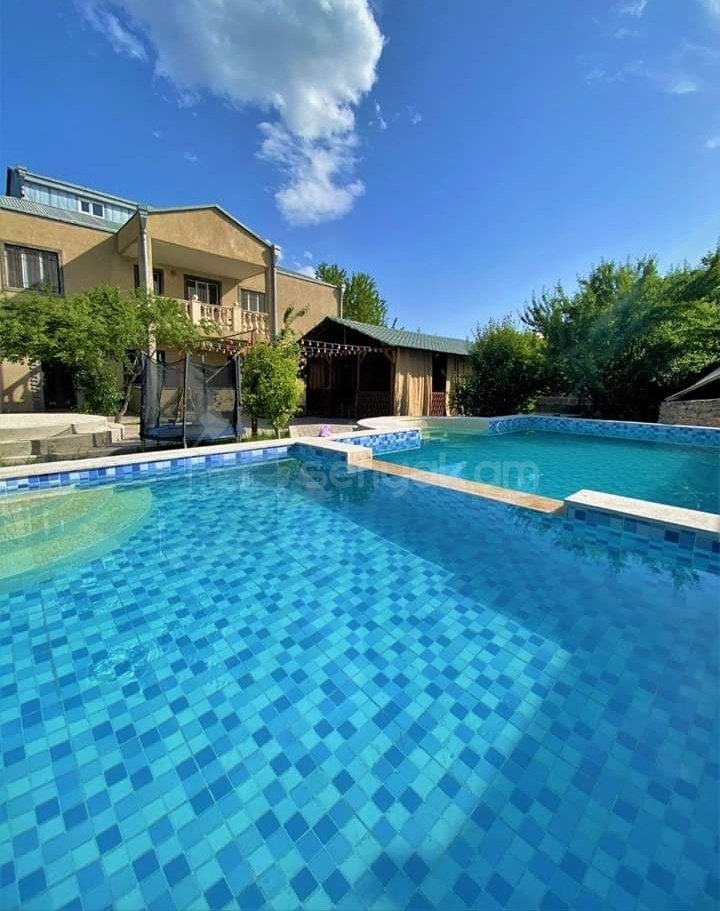 7 Սենյականոց Շքեղ Առանձնատուն, 200քմ, Լողավազանով