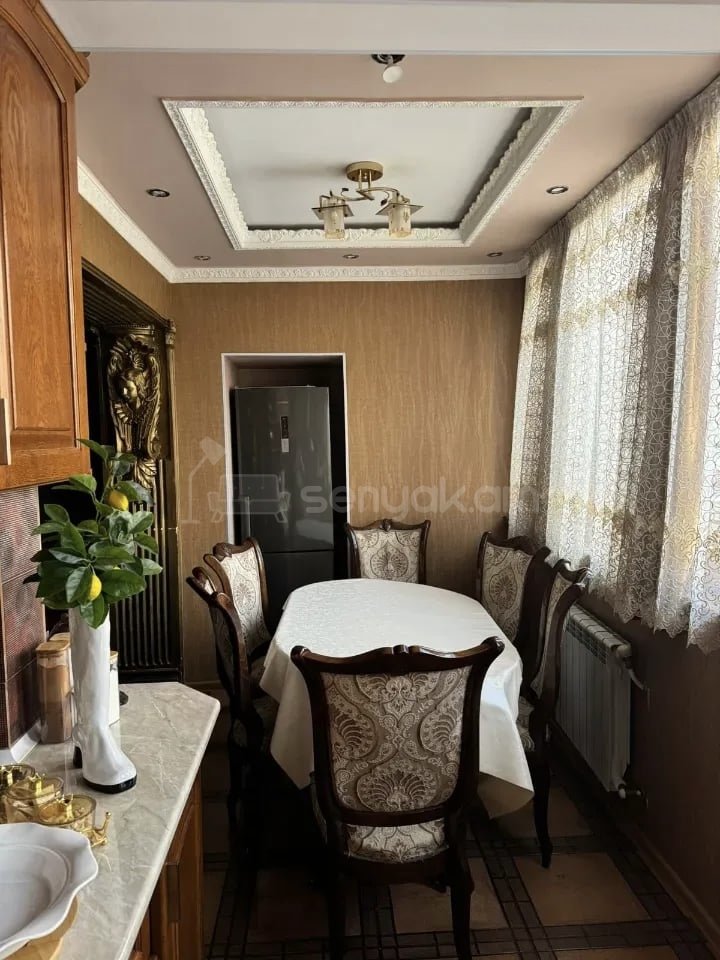 3 Սենյականոց Բնակարան Քարե Շենքում, 78քմ, 2/5 հարկ, Դիզայներական Վերանորոգված