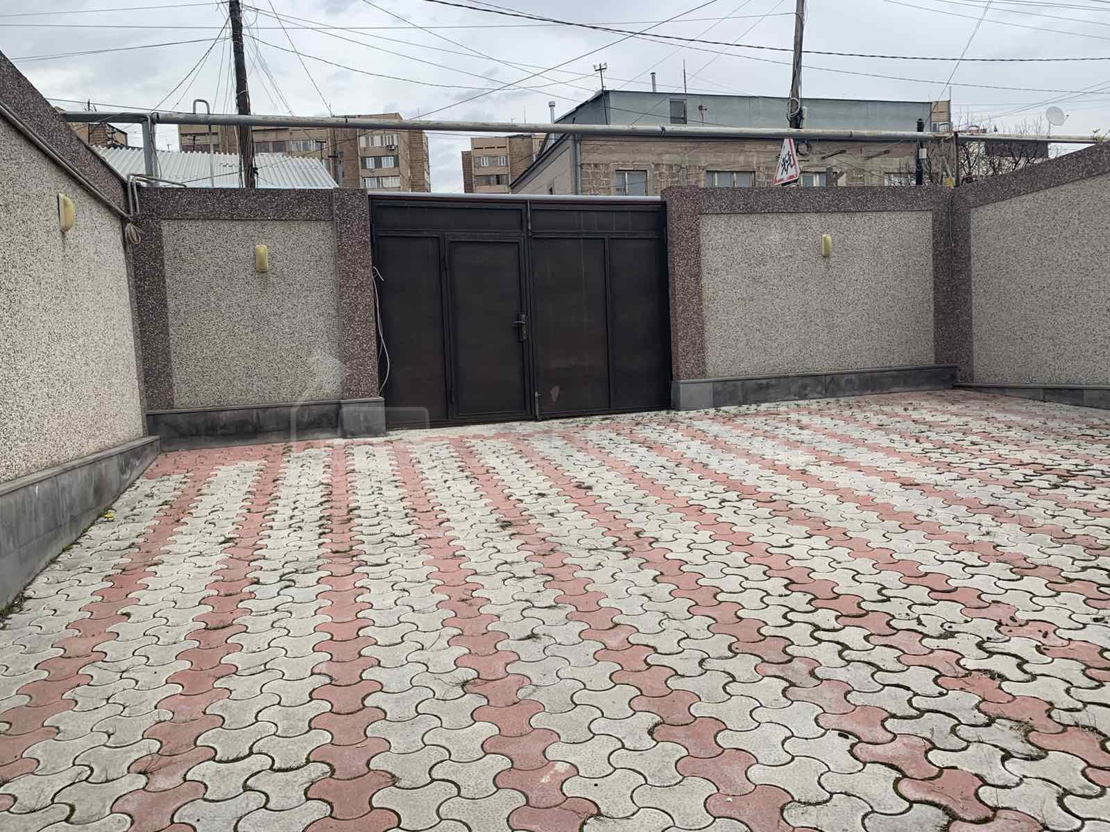 8 Սենյականոց Սեփական Տուն, 400քմ, Կապիտալ Վերանորոգված