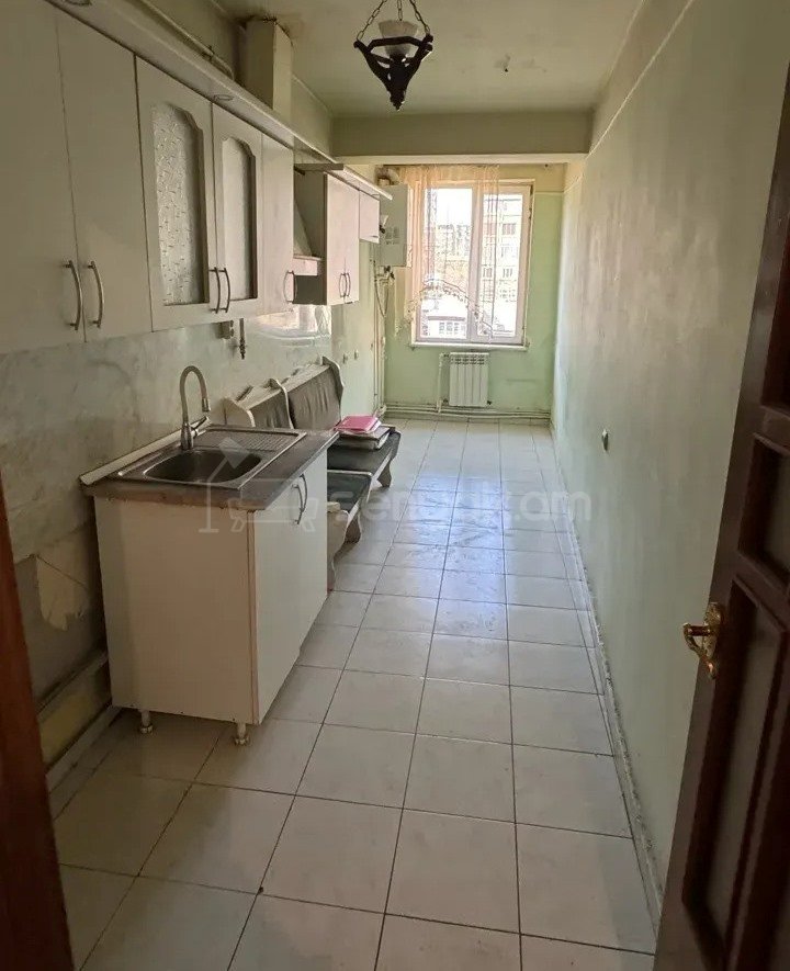 3 Սենյականոց Բնակարան Քարե Շենքում, 93քմ, 5/5 հարկ, Կոսմետիկ Վերանորոգված