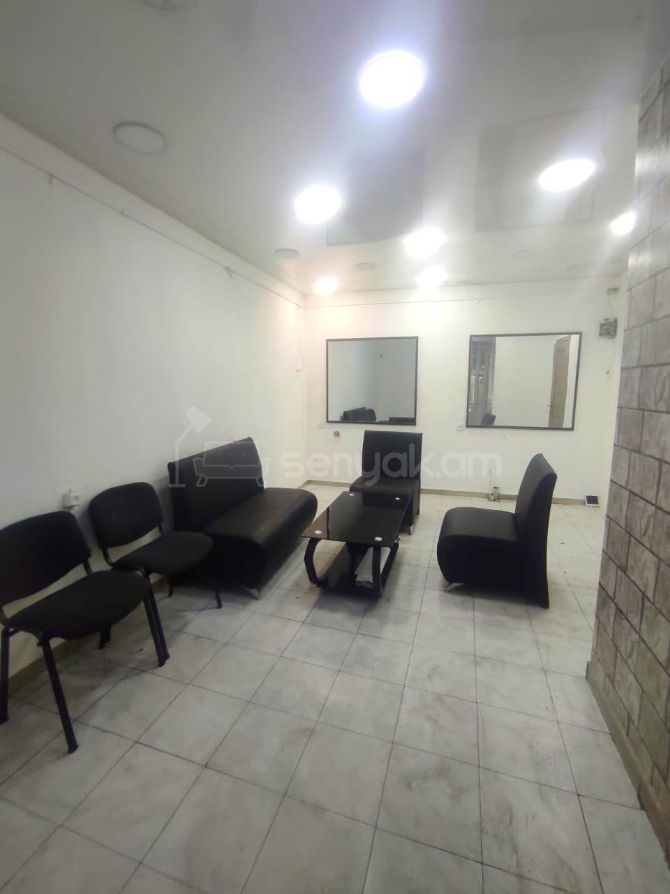 1 Սենյականոց Բնակարան Քարե Շենքում, 35քմ, 1/5 հարկ, Կապիտալ Վերանորոգված