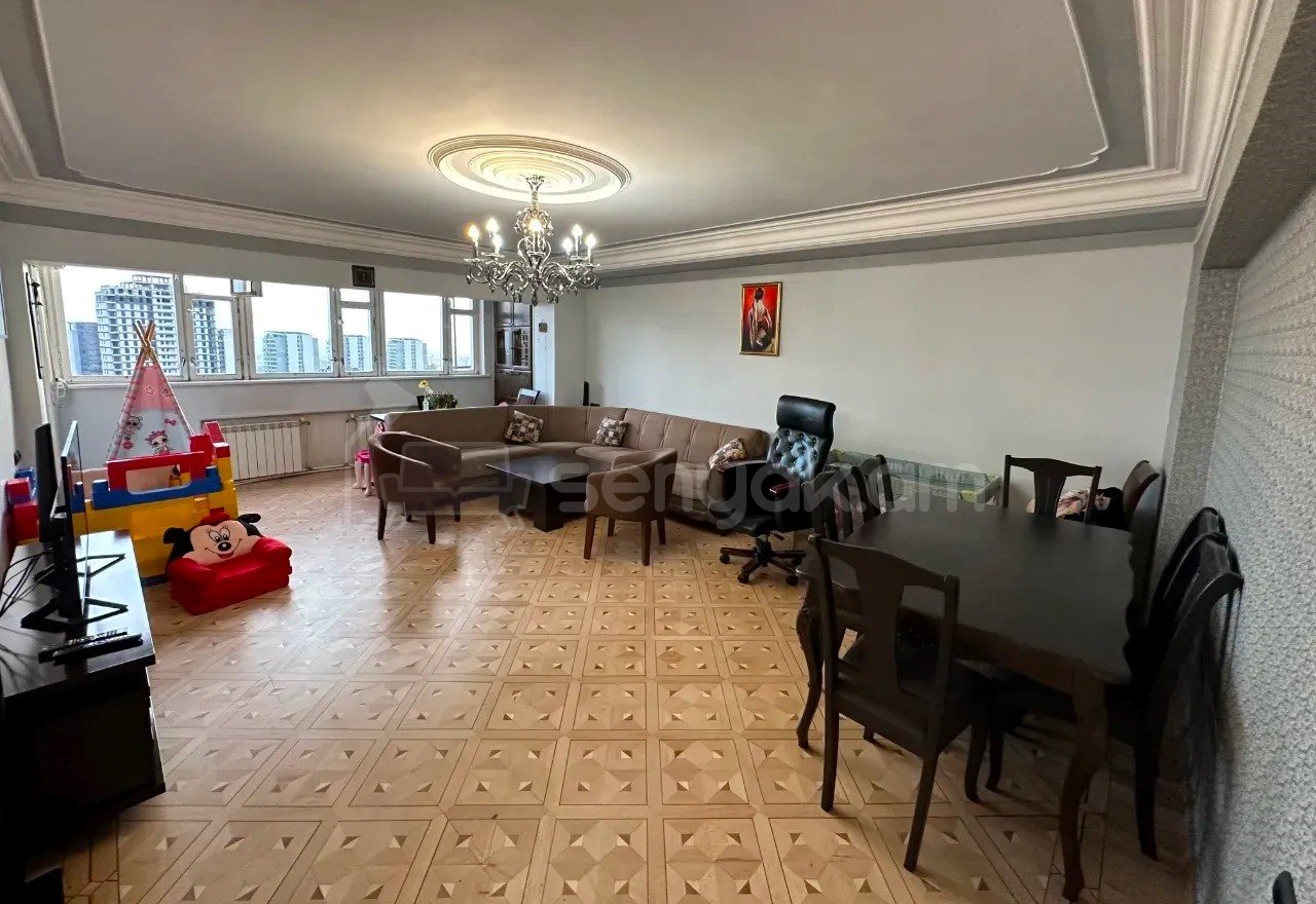 4 Սենյականոց Բնակարան, 96քմ, 8/13 հարկ, Նորմալ Վիճակում