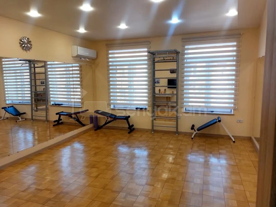 4 Սենյականոց Բնակարան Քարե Շենքում, 112քմ, 3/4 հարկ, Նորմալ Վիճակում
