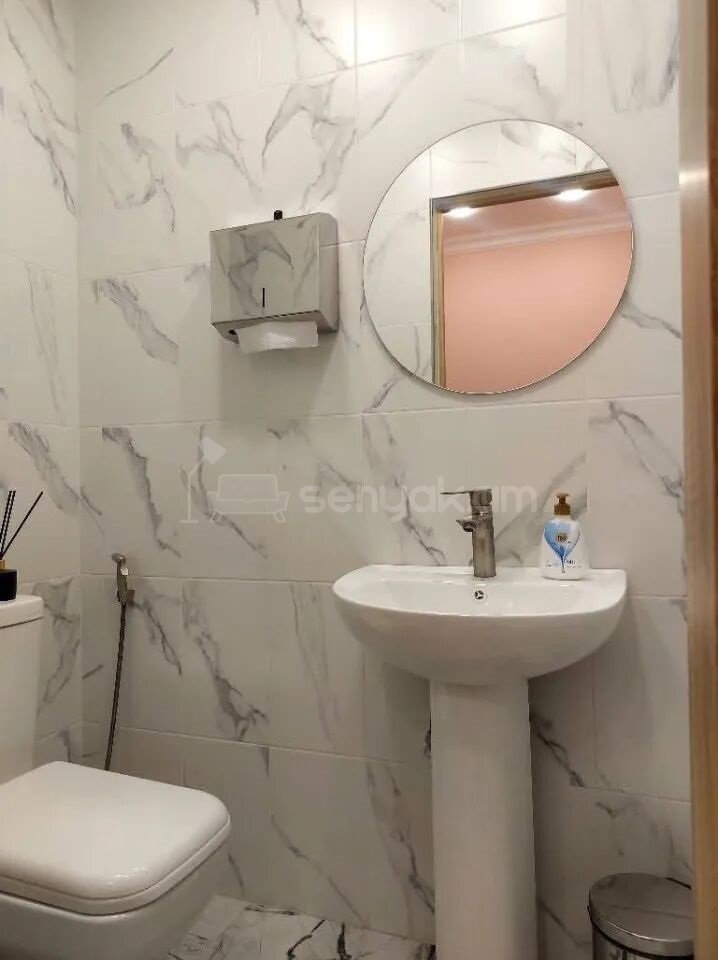 4 Սենյականոց Բնակարան Քարե Շենքում, 112քմ, 3/4 հարկ, Նորմալ Վիճակում