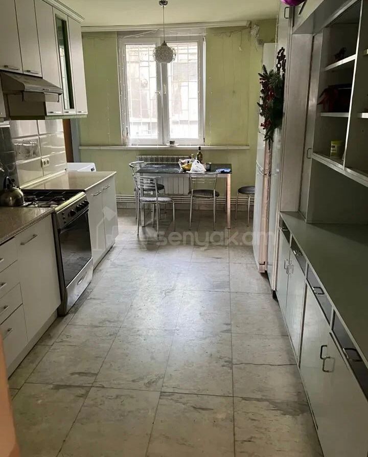3 Սենյականոց Բնակարան Քարե Շենքում, 86քմ, 1/4 հարկ, Կոսմետիկ Վերանորոգված, Կահավորված