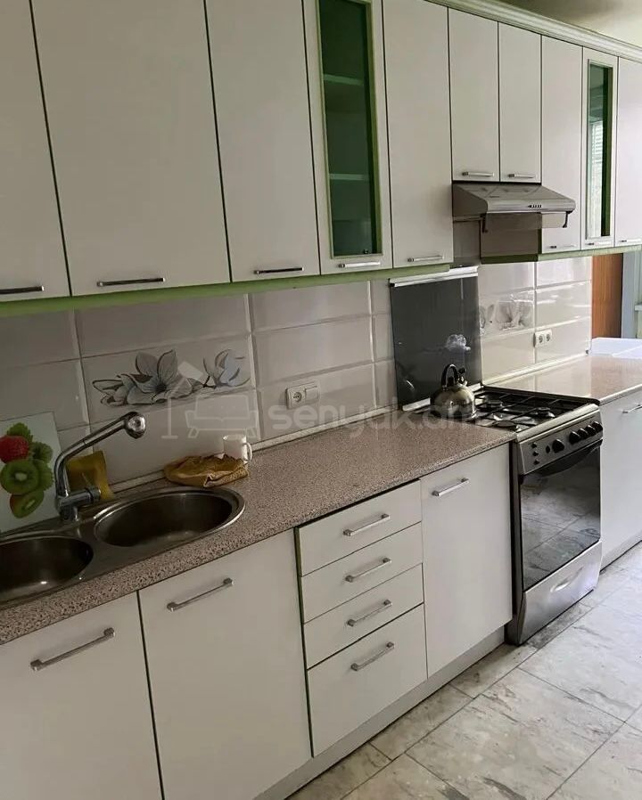 3 Սենյականոց Բնակարան Քարե Շենքում, 86քմ, 1/4 հարկ, Կոսմետիկ Վերանորոգված, Կահավորված