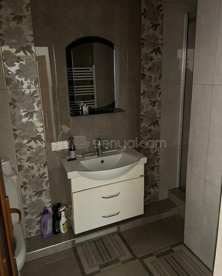 3 Սենյականոց Բնակարան Քարե Շենքում, 86քմ, 1/4 հարկ, Կոսմետիկ Վերանորոգված, Կահավորված