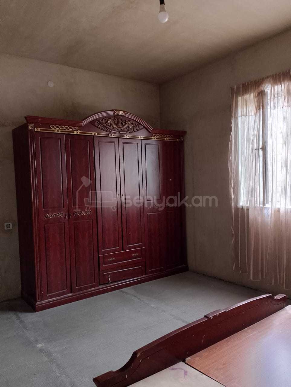 4 Սենյականոց Սեփական Տուն, 120քմ, Կոսմետիկ Վերանորոգված, Մասամբ Կահավորված, Ավտոտնակով