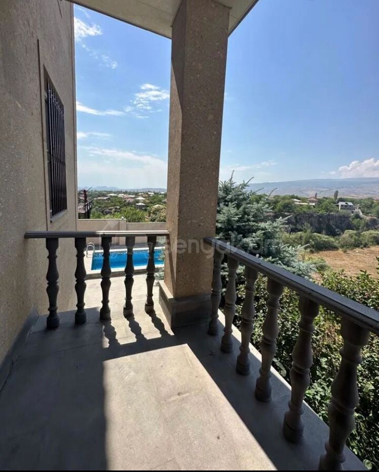 5 Սենյականոց Սեփական Տուն, 320քմ, Կապիտալ Վերանորոգված
