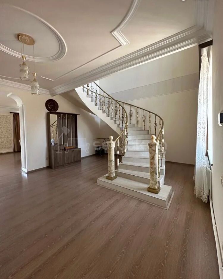 5 Սենյականոց Սեփական Տուն, 320քմ, Կապիտալ Վերանորոգված