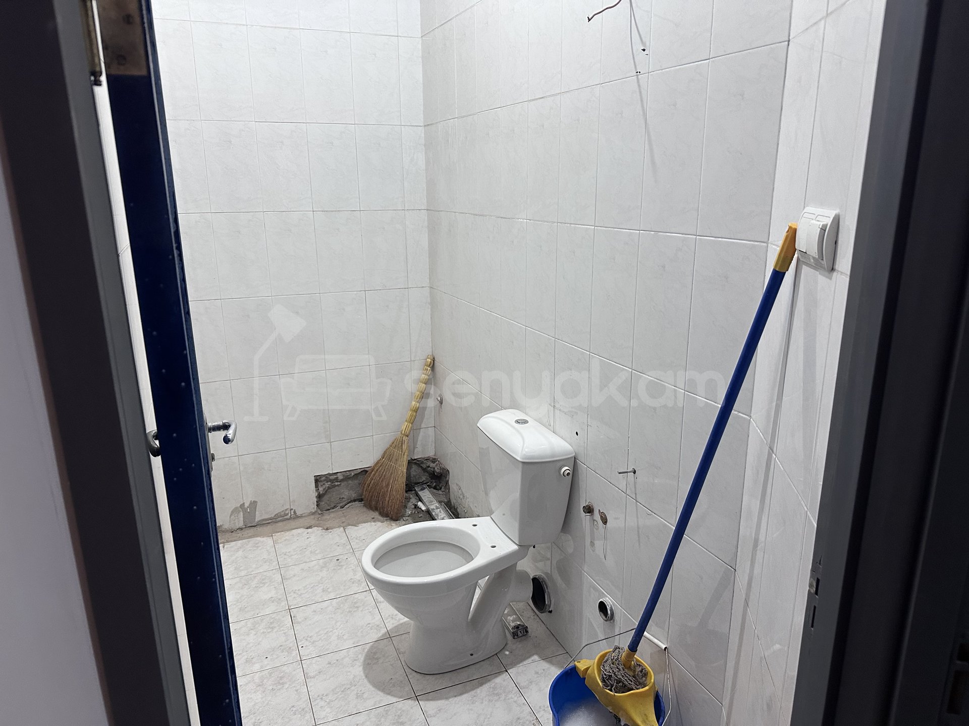 3 Սենյականոց Բնակարան Քարե Շենքում, 120քմ, 1/16 հարկ, Նորմալ Վիճակում