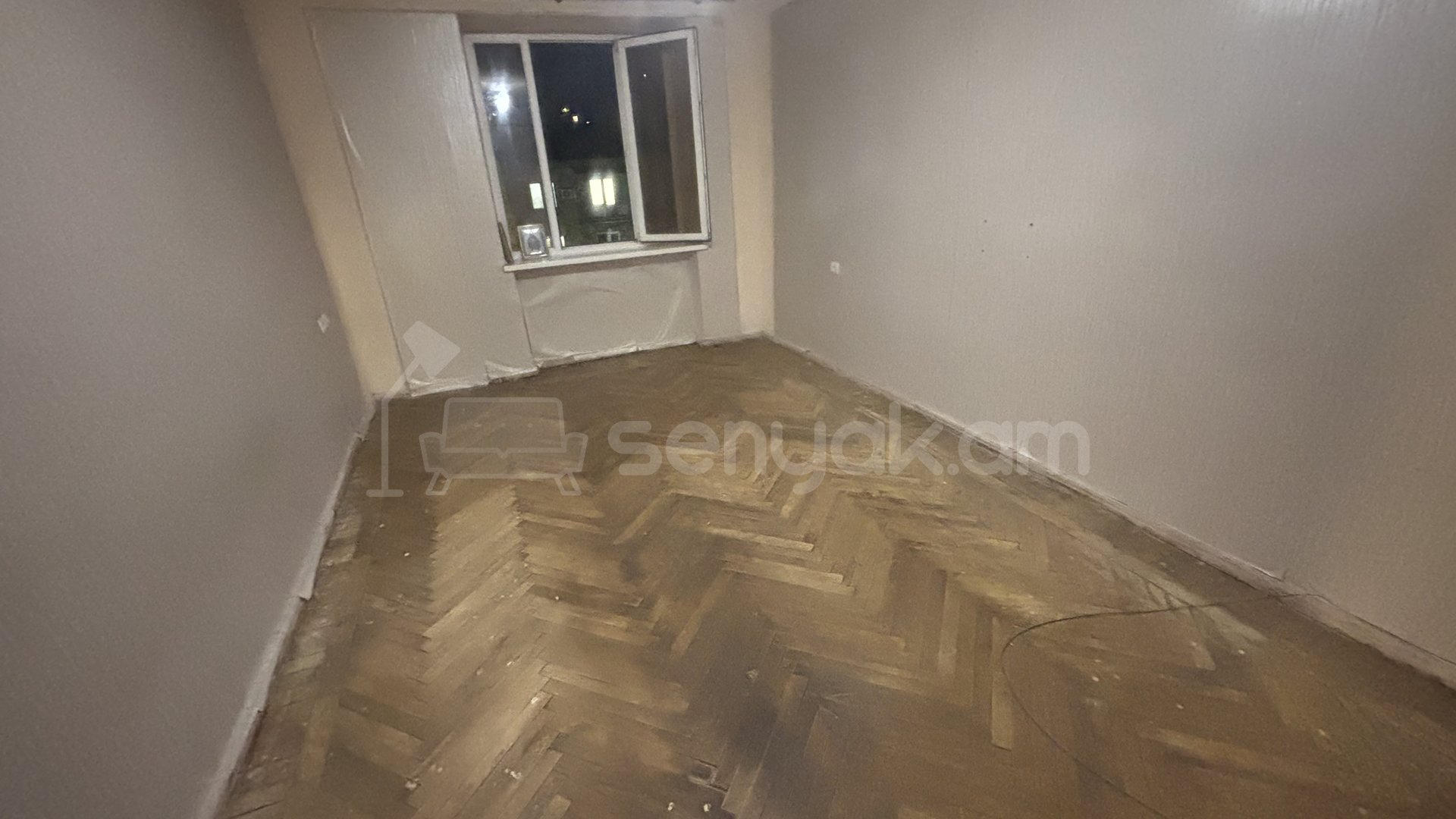 2 Սենյականոց Բնակարան Քարե Շենքում, 56քմ, 5/5 հարկ, Նորմալ Վիճակում, Մասամբ Կահավորված, Արևկող