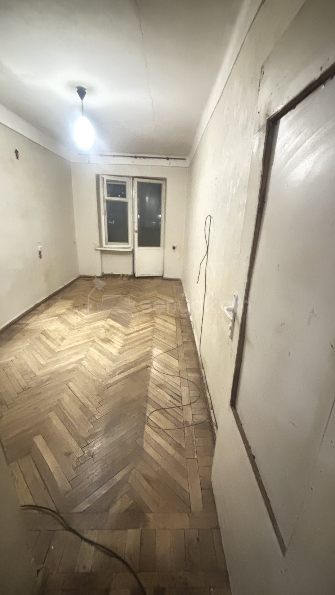 2 Սենյականոց Բնակարան Քարե Շենքում, 56քմ, 5/5 հարկ, Նորմալ Վիճակում, Մասամբ Կահավորված, Արևկող