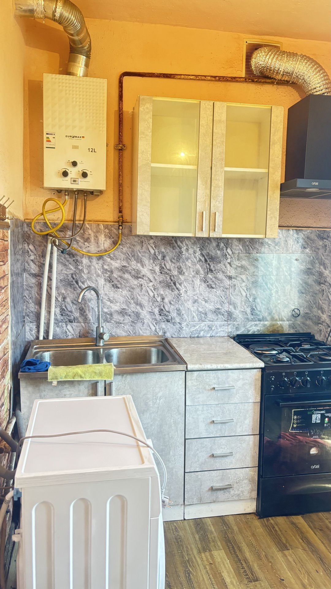 2 Սենյականոց Բնակարան Քարե Շենքում, 56քմ, 5/5 հարկ, Նորմալ Վիճակում, Մասամբ Կահավորված, Արևկող