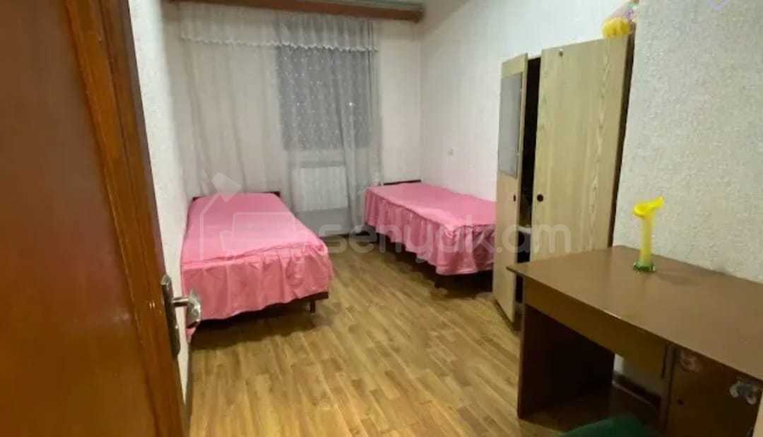3 Սենյականոց Բնակարան Քարե Շենքում, 80քմ, 5/5 հարկ, Նորմալ Վիճակում